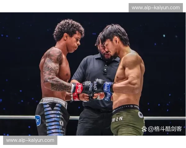 宿命般的世纪对决：播求vs一龙直播，谁才是真正的格斗王者？